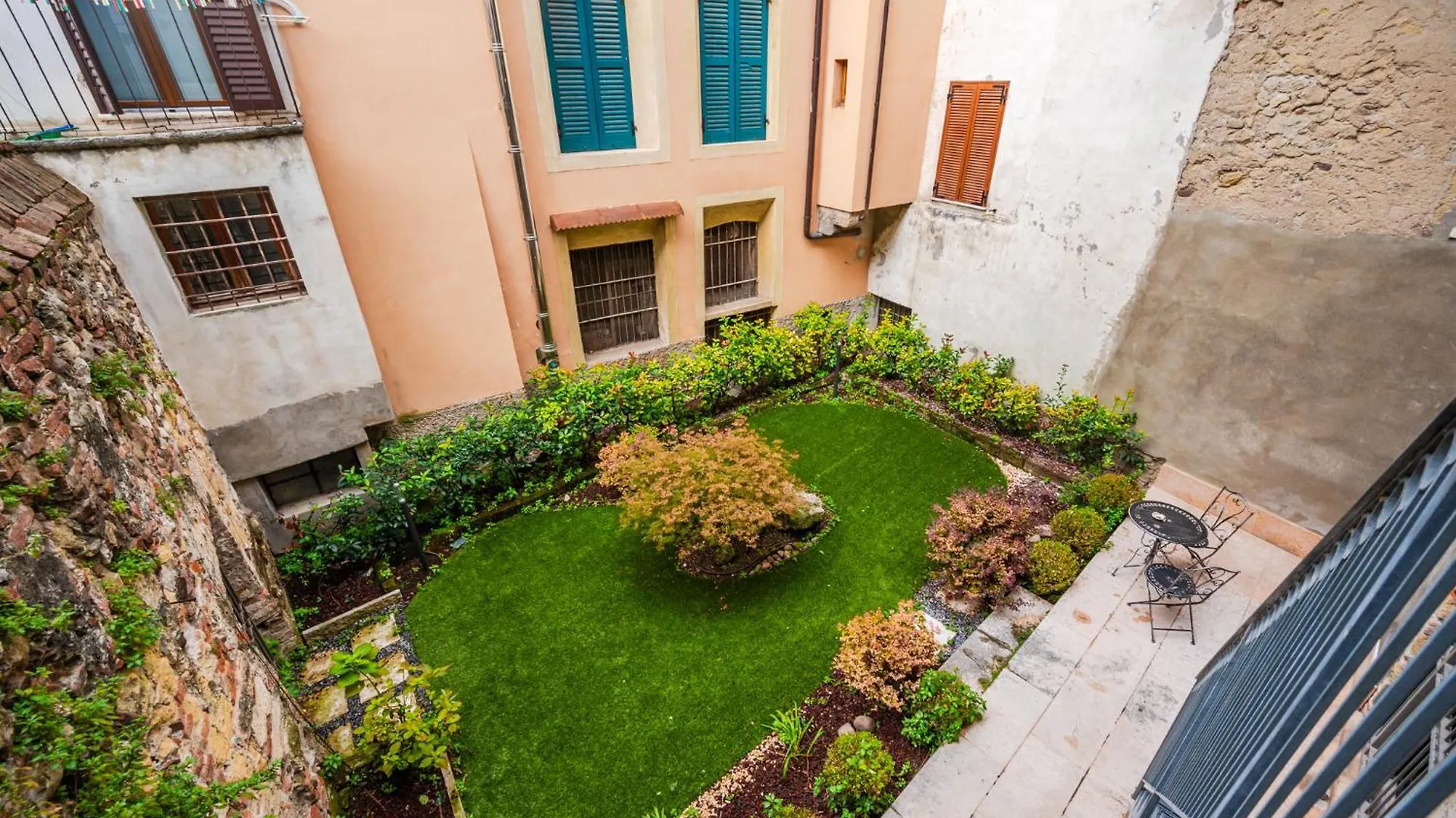 Giardino Di Romeo, 100M Dal Teatro Romano Verona 0*,